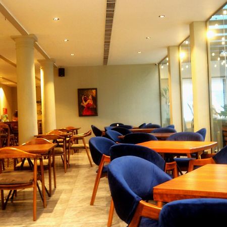 Fairway Colombo - Sri Lanka'S First Hotel With Robot Technology Bagian luar foto