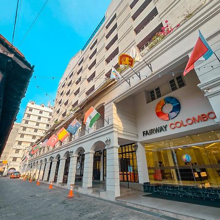Fairway Colombo - Sri Lanka'S First Hotel With Robot Technology Bagian luar foto