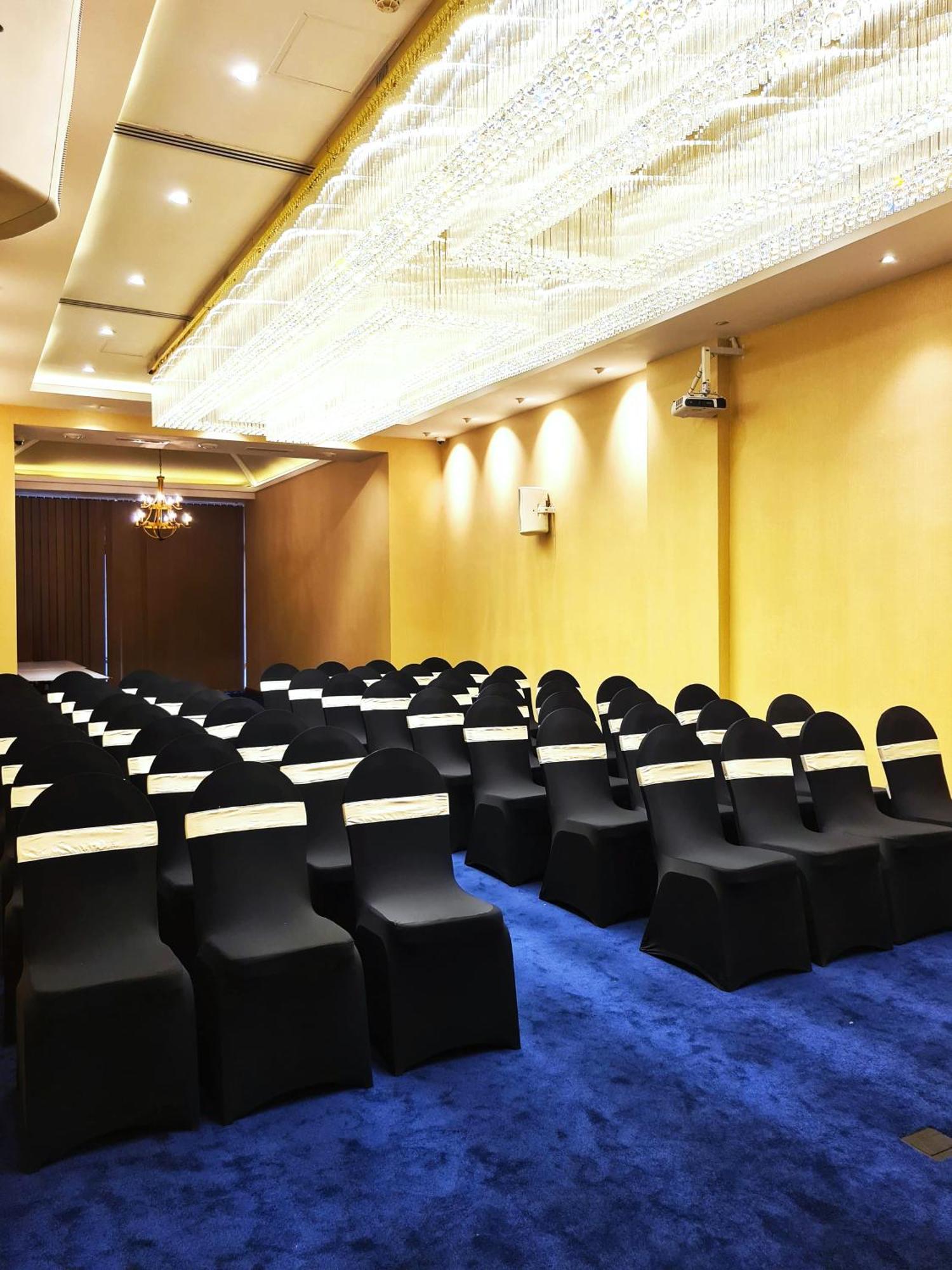Fairway Colombo - Sri Lanka'S First Hotel With Robot Technology Bagian luar foto