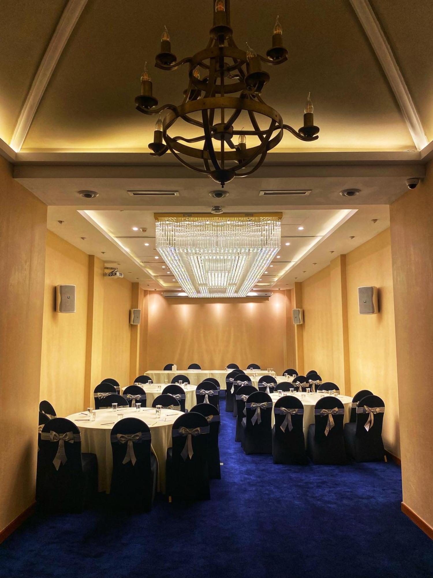 Fairway Colombo - Sri Lanka'S First Hotel With Robot Technology Bagian luar foto