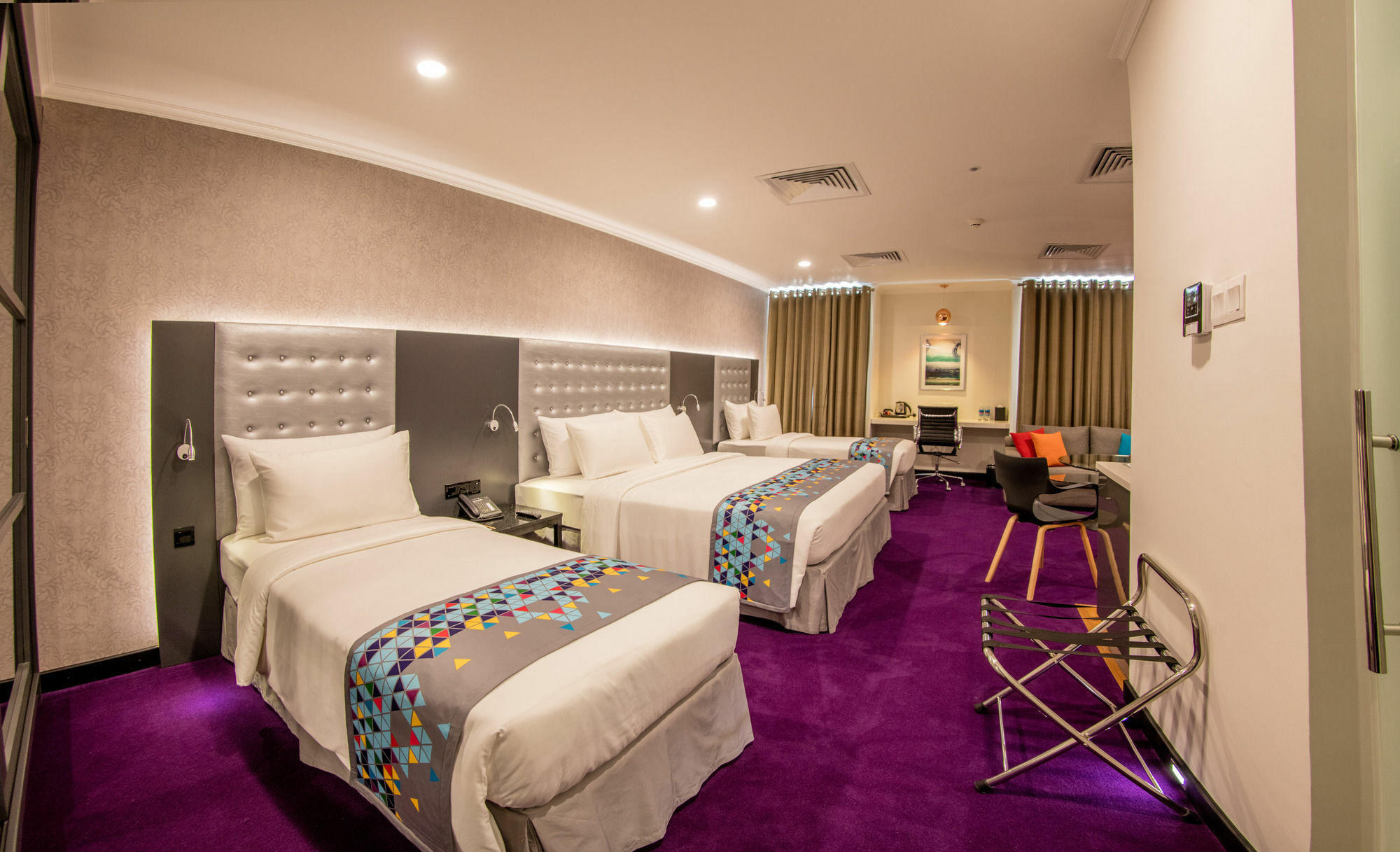 Fairway Colombo - Sri Lanka'S First Hotel With Robot Technology Bagian luar foto