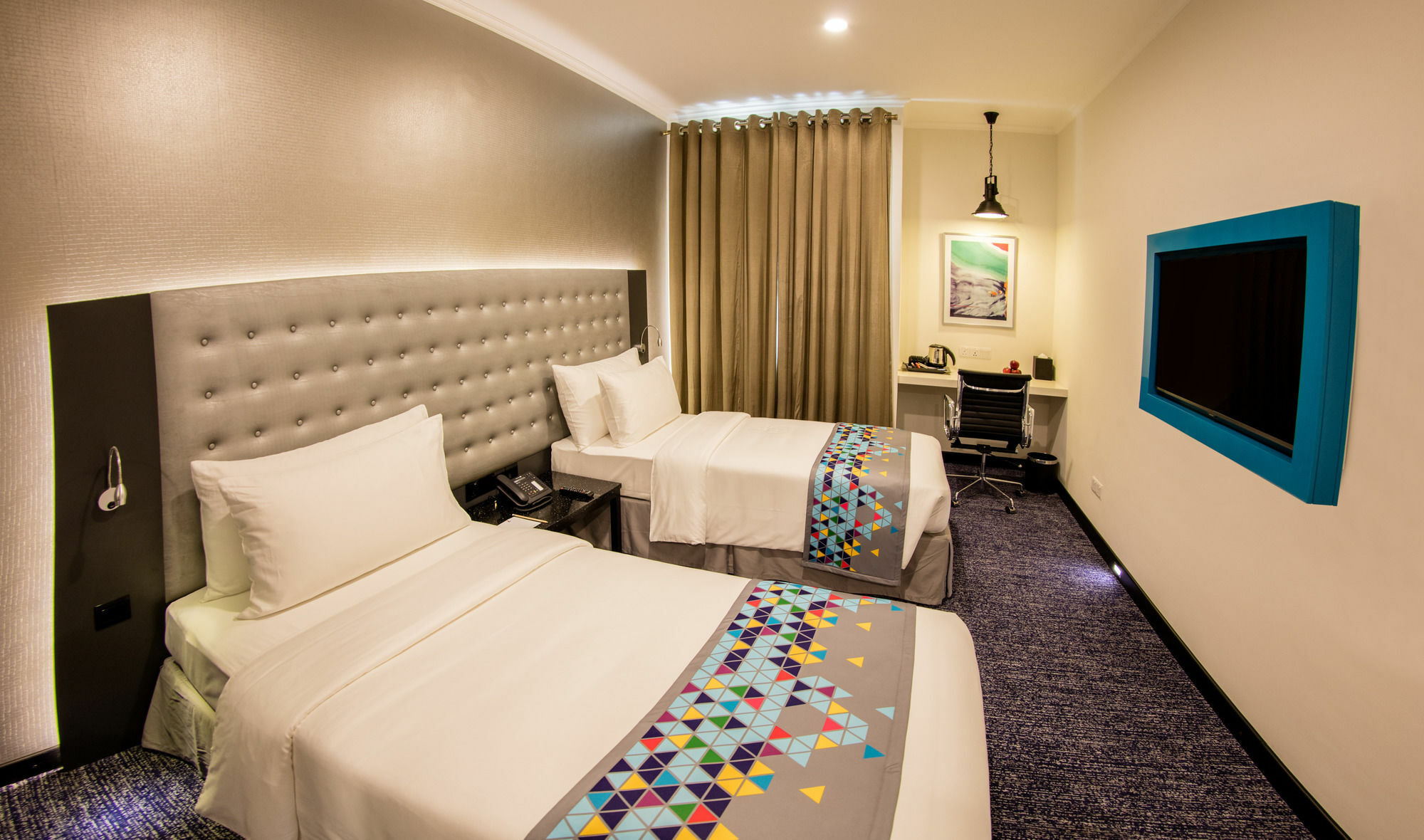 Fairway Colombo - Sri Lanka'S First Hotel With Robot Technology Bagian luar foto
