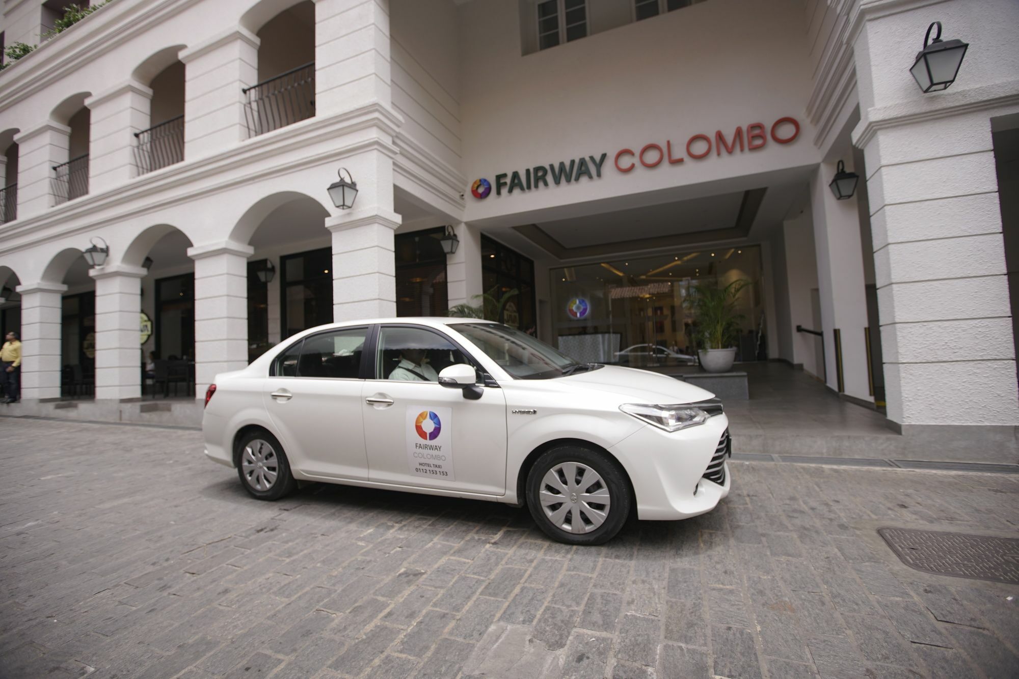 Fairway Colombo - Sri Lanka'S First Hotel With Robot Technology Bagian luar foto